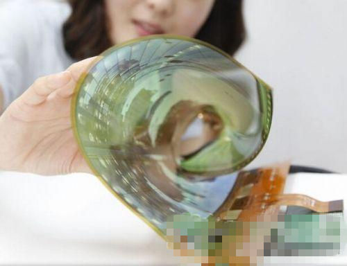LG推OLED电视面板：可卷成直径3厘米圆筒 透明度达30%1.jpg