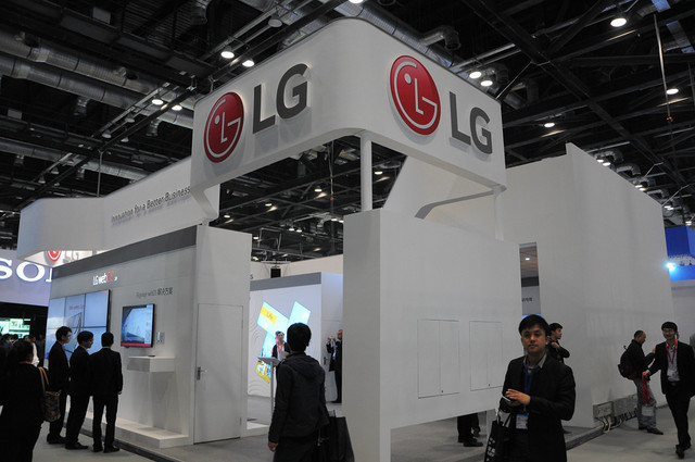 LG展示全球最薄1.8mm拼缝视频墙.jpg
