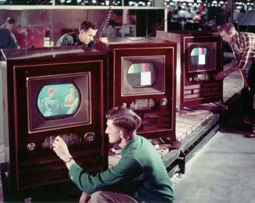 3)1958年:中国第*台黑白电视机