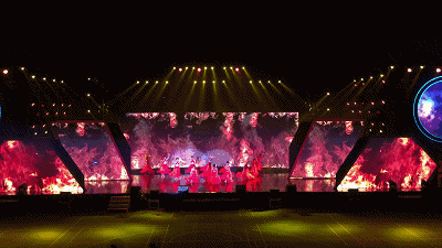 “火”的不行的全息真的威胁到LED显示屏了吗 3.gif