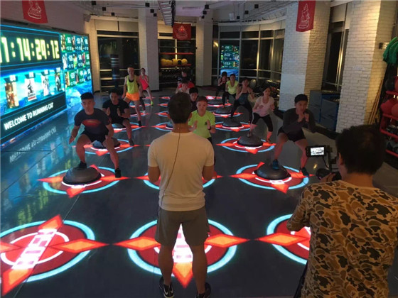 跑步猫浦东店P5LED显示屏 面积130平方.jpg