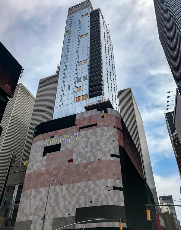 LED大屏点亮时代广场701大道.jpg