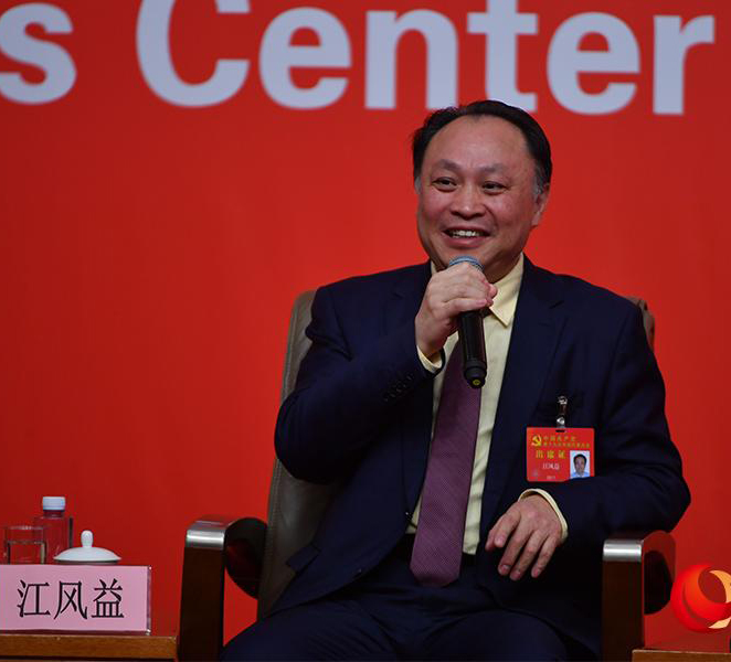 中国LED为啥发展迅速？十九大代表江风益如是答记者问.jpg