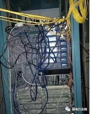 那些惨不忍睹的安防监控室 5.webp.jpg