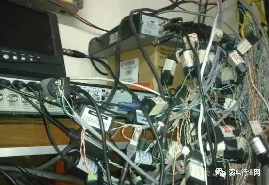 那些惨不忍睹的安防监控室 6.webp.jpg