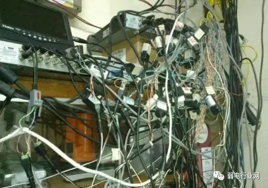 那些惨不忍睹的安防监控室 7.webp.jpg
