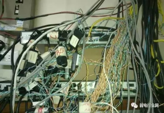 那些惨不忍睹的安防监控室 8.webp.jpg