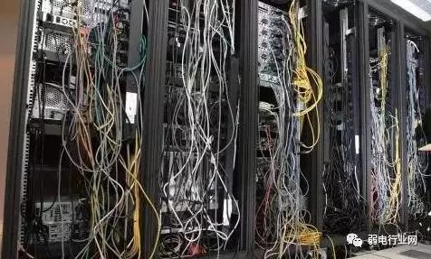 那些惨不忍睹的安防监控室 9.webp.jpg