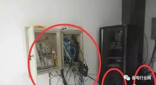 那些惨不忍睹的安防监控室 11.webp.jpg