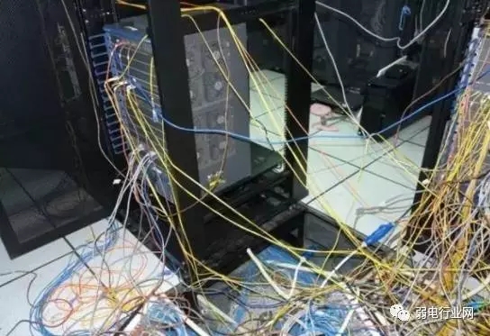 那些惨不忍睹的安防监控室 12.webp.jpg
