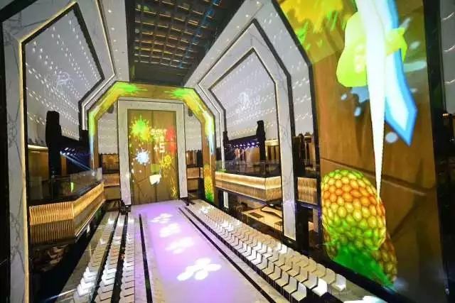 利亚德为超五星酒店打造全球面积超大室内异形屏 3.webp.jpg