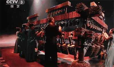 大气磅礴的舞美视觉 19.gif