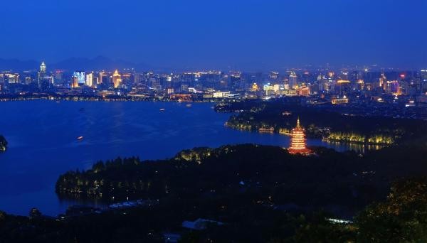首个城市照明条例明年2月实施 景观照明步入规范化轨道 4.jpg