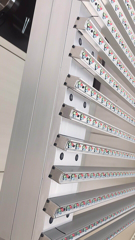 LED下倾角技术在LED玻璃幕墙屏的应用 11-1.png