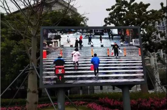 人脸识别+大屏显示 深圳交警试点智能行人闯红灯取证系统 6.jpg