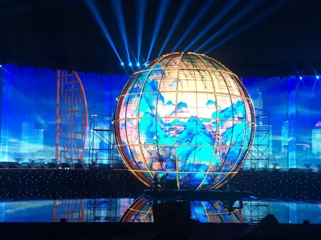 上合青岛峰会大型灯光焰火表演 LED显示屏大放异彩 1.webp.jpg