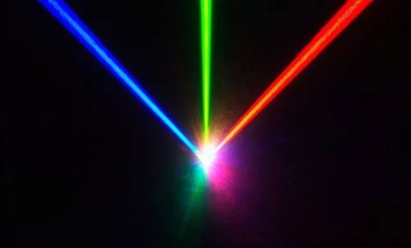 RGB激光 VS 小间距LED，一文看懂高端电影院线屏幕 1.png
