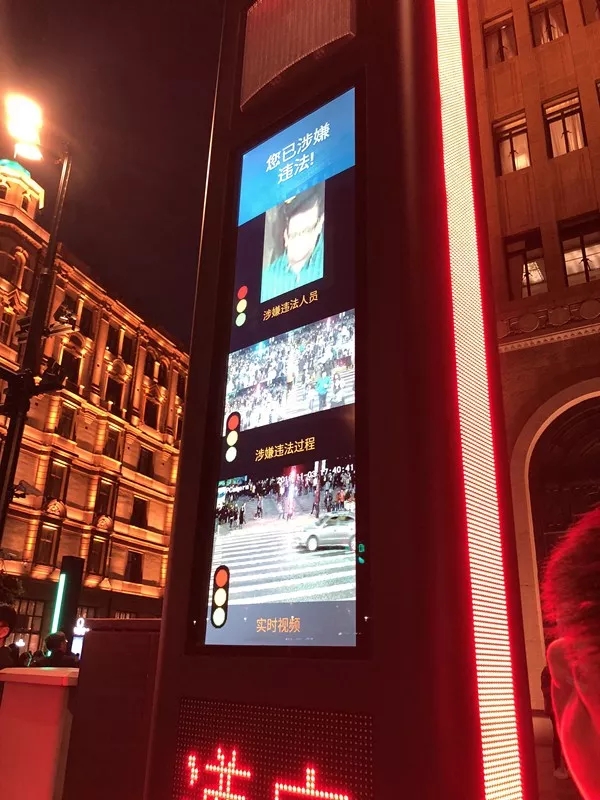 上海13个路口安装新型LED行人过街提示系统，未来还将推广 4.webp.jpg