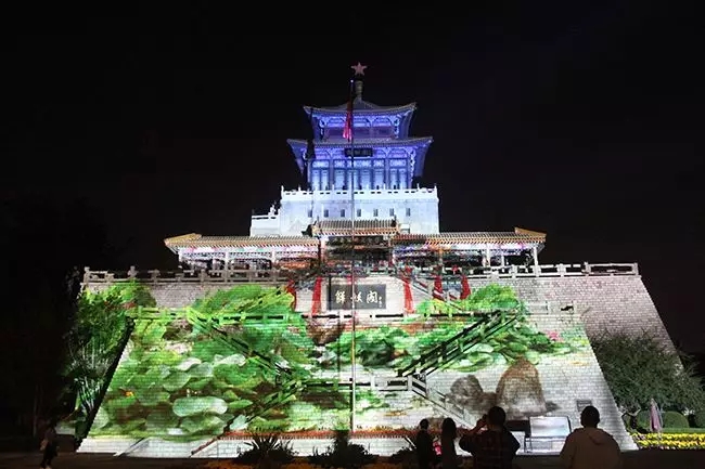 济南解放阁灯光投影秀，光影再现泉城美景 3.webp.jpg