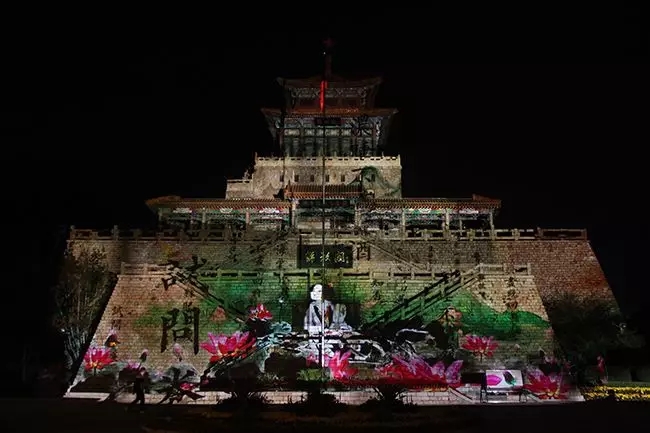 济南解放阁灯光投影秀，光影再现泉城美景 4.webp.jpg