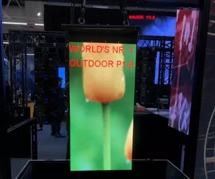 瑞丰首推全户外1212 RGB SMD器件，引领户外小间距进入P1.X时代 1.webp.jpg