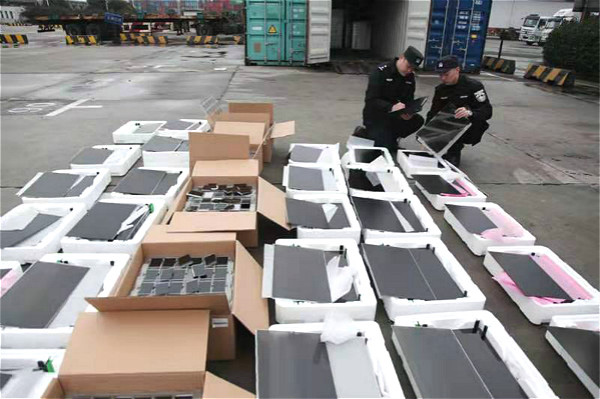 沪深海关联手破获特大走私液晶显示屏团伙 总案值逾16亿元.jpg