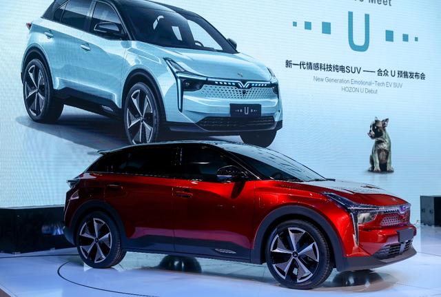 维信诺全球首个创新车载显示量产成果落地应用 1.jpg