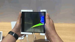 京东方展出Micro-OLED屏：0.39英寸，全球*高5644 PPI 3.gif