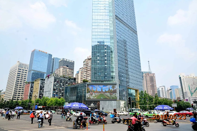 户外LED媒体的新时代 3.webp.jpg