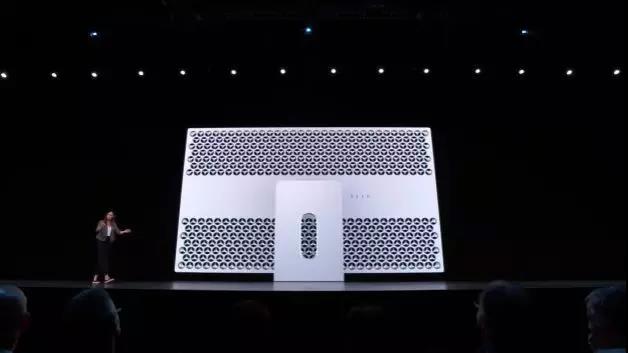 苹果发布32英寸类Mini LED背光显示器 2.jpg