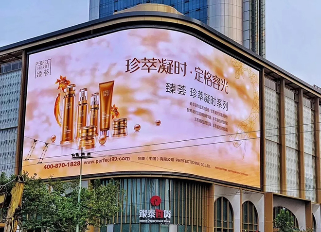 户外广告是给在户外的人看还是给刷手机的人看 1.webp.jpg