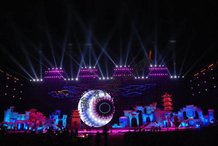 2010央视中秋晚会异形LED显示屏_深圳雷凌显