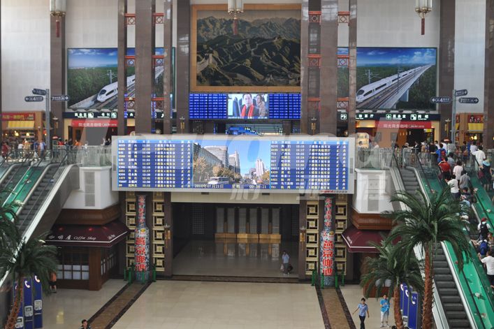 北京火车站进站大厅室内全彩led显示屏